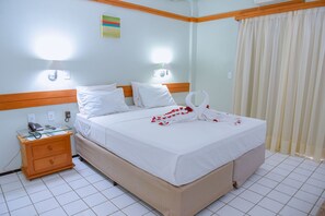 Habitación doble, 1 cama doble o 2 individuales | Minibar, escritorio, sistema de insonorización y cunas gratuitas