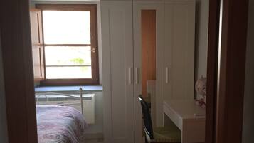 2 Schlafzimmer, Schreibtisch, Bügeleisen/Bügelbrett, kostenloses WLAN