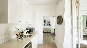 Coffee/tea maker, high chair