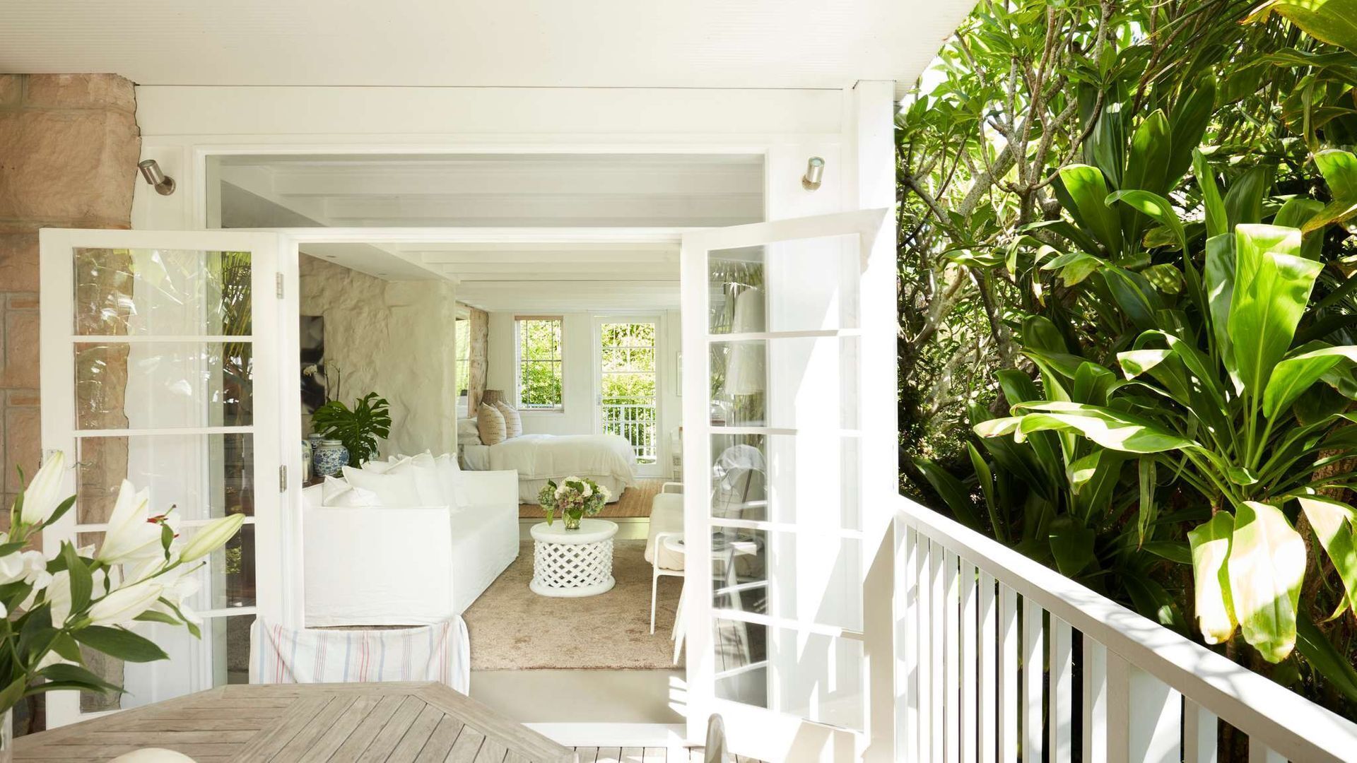 Regadera, secadora de cabello, toallas 