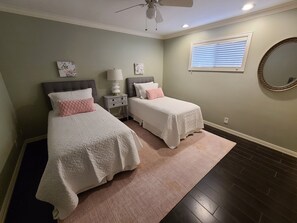 4 bedrooms, desk, free WiFi, bed sheets