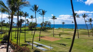 A golf course with palm trees and a view of the ocean. - Amazing Oceanview Beachfront Getaway Close to Everything! (Kihei)