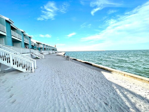 Beachfront Condo on the Bay in Rockport, TX