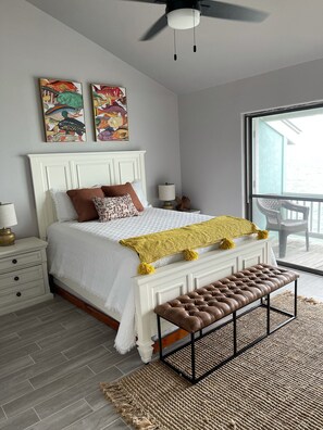 3 bedrooms, desk, WiFi, bed sheets