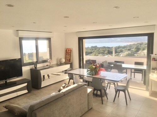 LARGE DUPLEX APARTMENT, panoramic view. quiet .