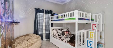 3 bedrooms, desk, iron/ironing board, travel crib
