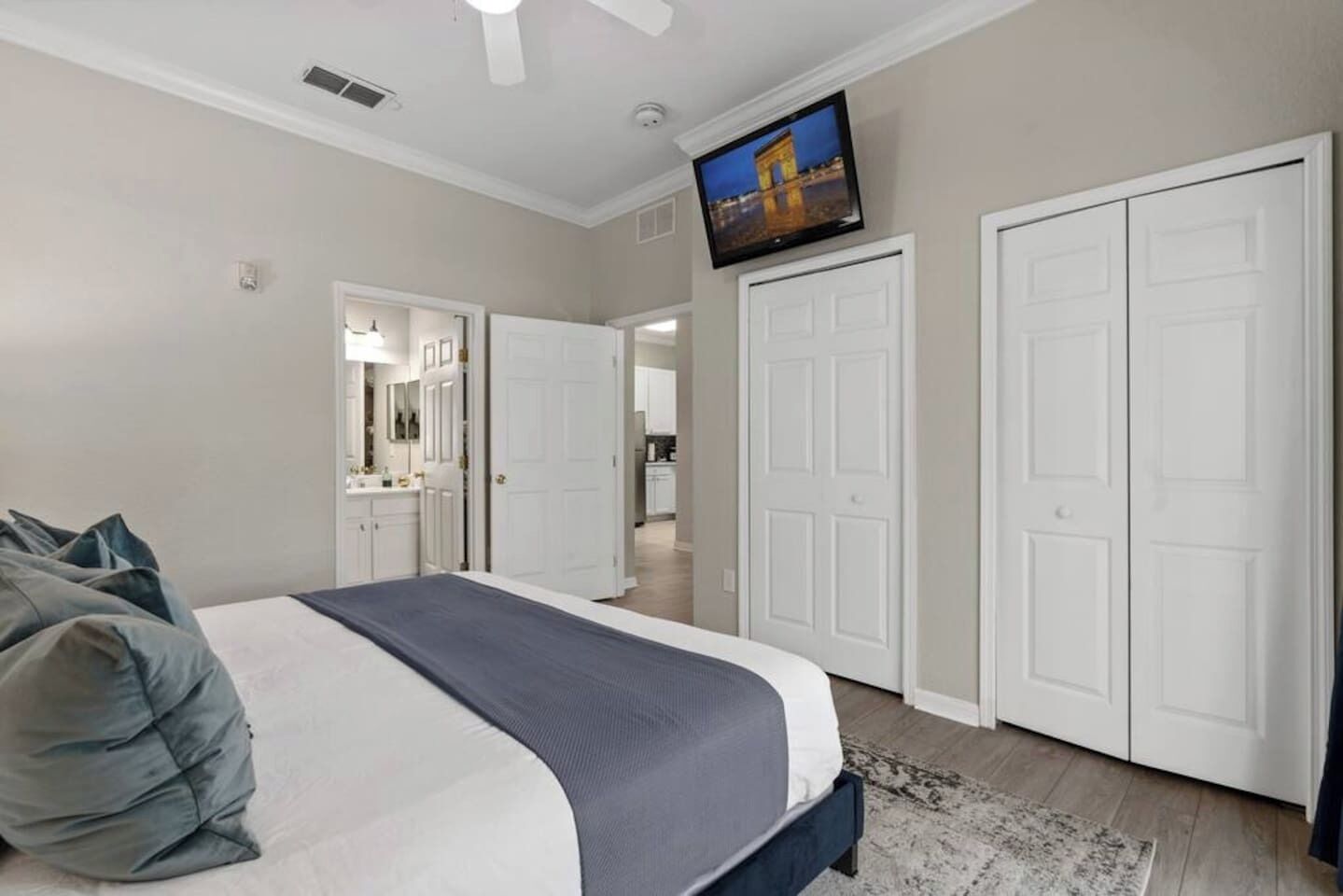3 bedrooms, iron/ironing board, travel cot, WiFi