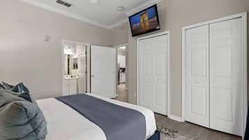 3 bedrooms, iron/ironing board, travel cot, WiFi