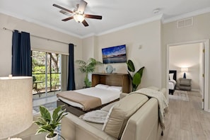 3 makuuhuonetta, työpöytä, silitysrauta/-lauta, vauvan matkasänky