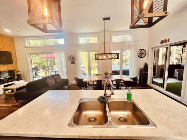 Interior - Chalet Le Caribou au bord du Lac and Spa (Chertsey)