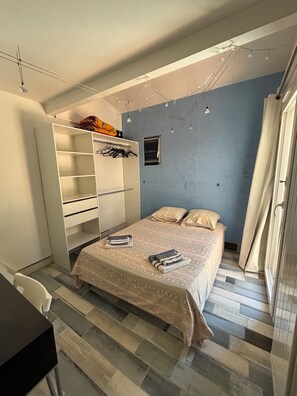 3 habitaciones, tabla de planchar con plancha y wifi gratis