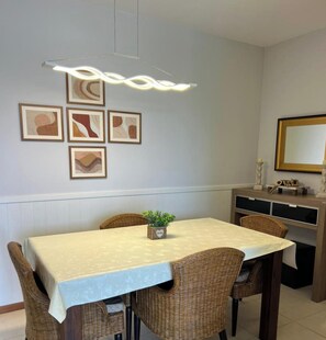 Excepcional Nautilus Casa Clube com Vista Mar | Ruang makan