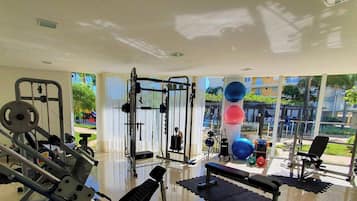 Excepcional Nautilus Casa Clube com Vista Mar | Sala de fitness
