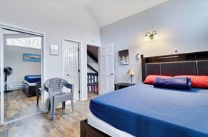 3 bedrooms, memory-foam beds, desk, iron/ironing board