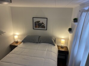 2 bedrooms, iron/ironing board, WiFi, bed sheets - Relax & Enjoy the Beautiful Sunsets on Lake Minnewaska.  (Starbuck)