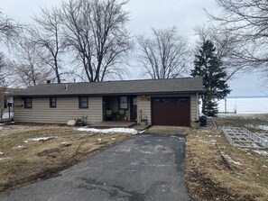 Exterior - Relax & Enjoy the Beautiful Sunsets on Lake Minnewaska.  (Starbuck)