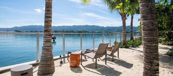 Montego Bay: Elegant Apt w/ Stunning Sunset Views