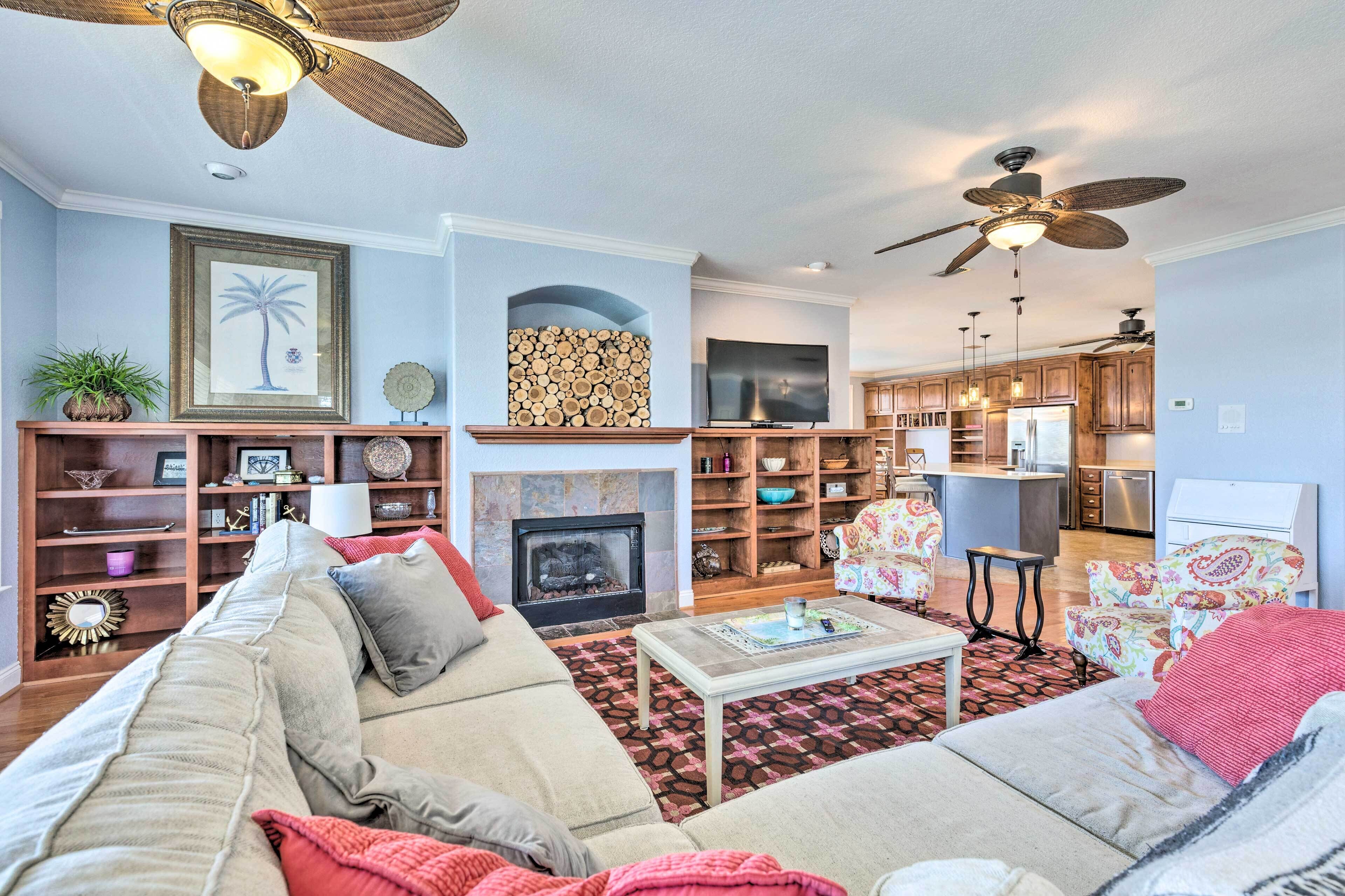 Spacious Gulf Shores Hideaway with Pool + Deck!