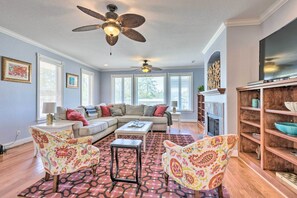 TV, fireplace, DVD player, books - Pool & Dock Access: Gulf Shores Family Getaway! (Gulf Shores)