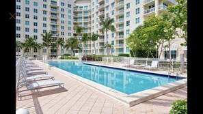 Piscine extérieure, piscine chauffée