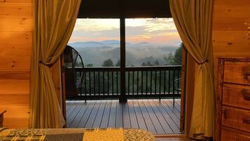 3 bedrooms, in-room safe, iron/ironing board, free WiFi