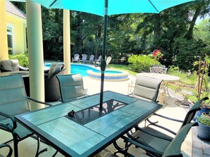 تناول الطعام بالخارج