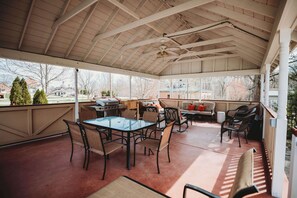 Outdoor dining - Chardonnay Room - Old Vine Bed & Breakfast (Hermann)