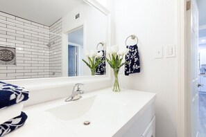 Combined shower/tub, towels, soap, shampoo