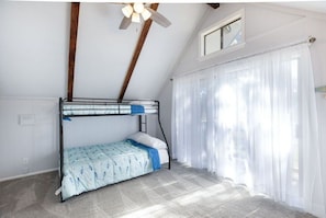 4 bedrooms, free WiFi, bed sheets