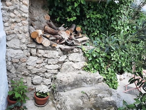 Exterior detail - Cottage Ecce Homo (Santuario de Misericordia)