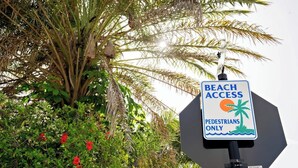 Unclassified image, 3 of 25, button - Bright 2-bed, 1-bath condo in the heart of Indian Rocks Beach, just a 2-min walk to the sand and steps from local cafés & shops. Enjoy a shared POOL, private balcony, washer/dryer, free parking — ideal for couples, friends, families & pet-friendly! (Indian Rocks Beach)