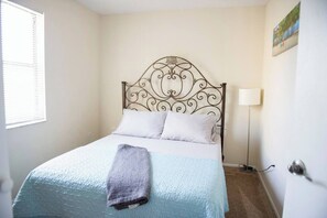 2 chambres, fer et planche à repasser, lit parapluie, Wi-Fi gratuit