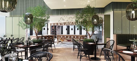 Breakfast, lunch and dinner served