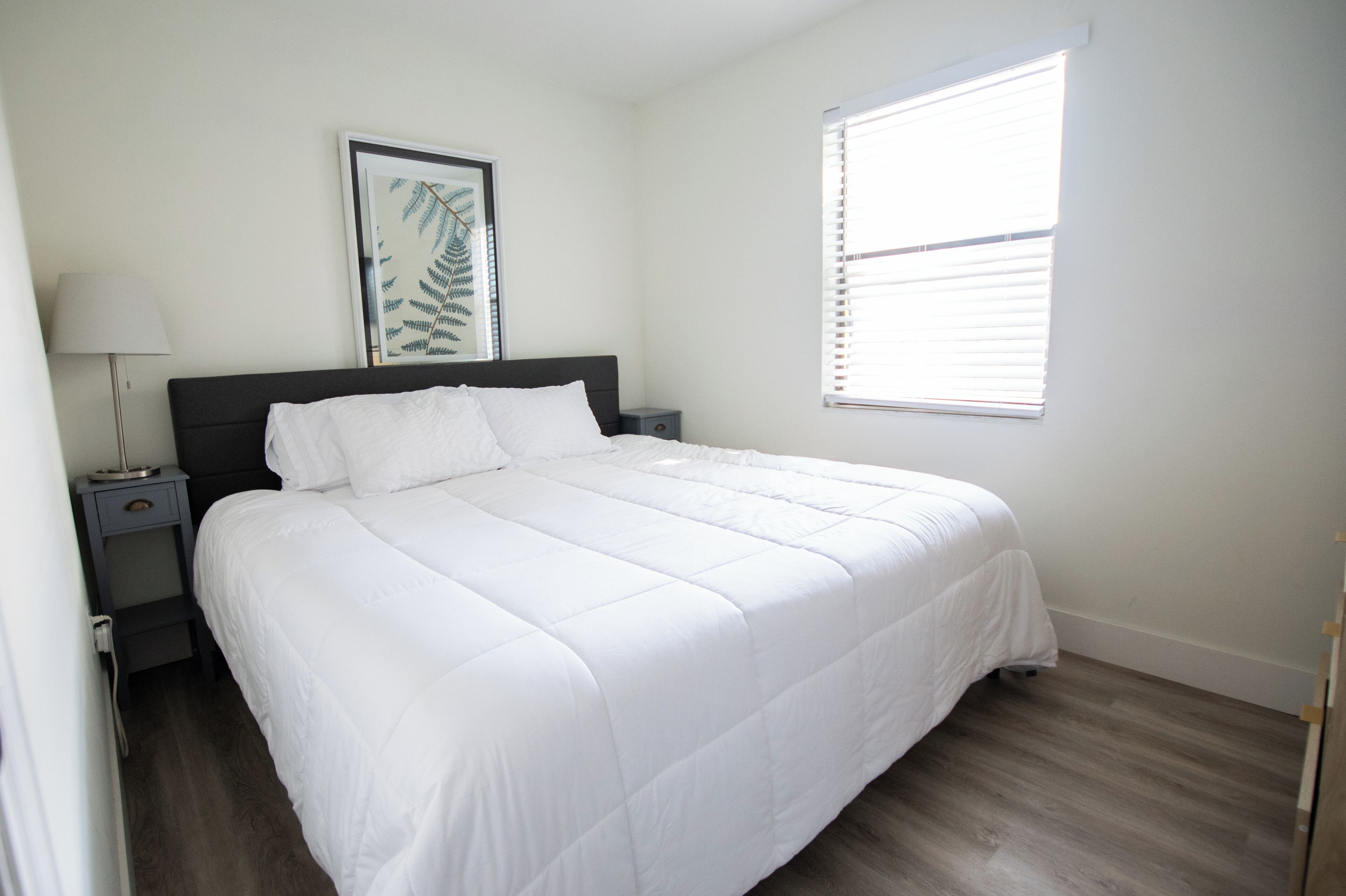 2 habitaciones, tabla de planchar con plancha y cuna de viaje 