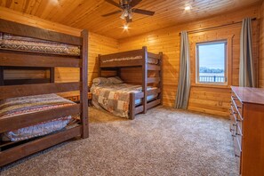 5 bedrooms, iron/ironing board, WiFi, bed sheets