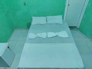 Basic Room | Minibar, blackout drapes, free WiFi - Hotel pousada 146 (Campos)