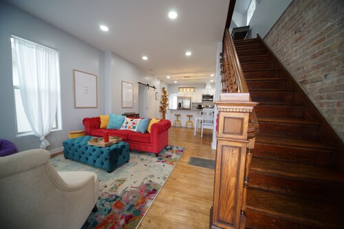 Luxurious Renovated Gem in Convenient Location!