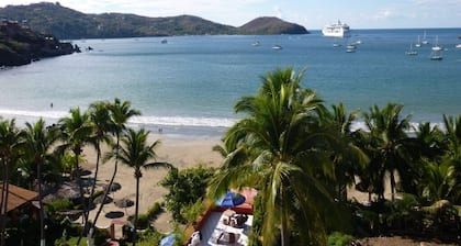 Bella Vista--Spectacular Views of Zihua Bay from 1-BR Condo above Madera Beach