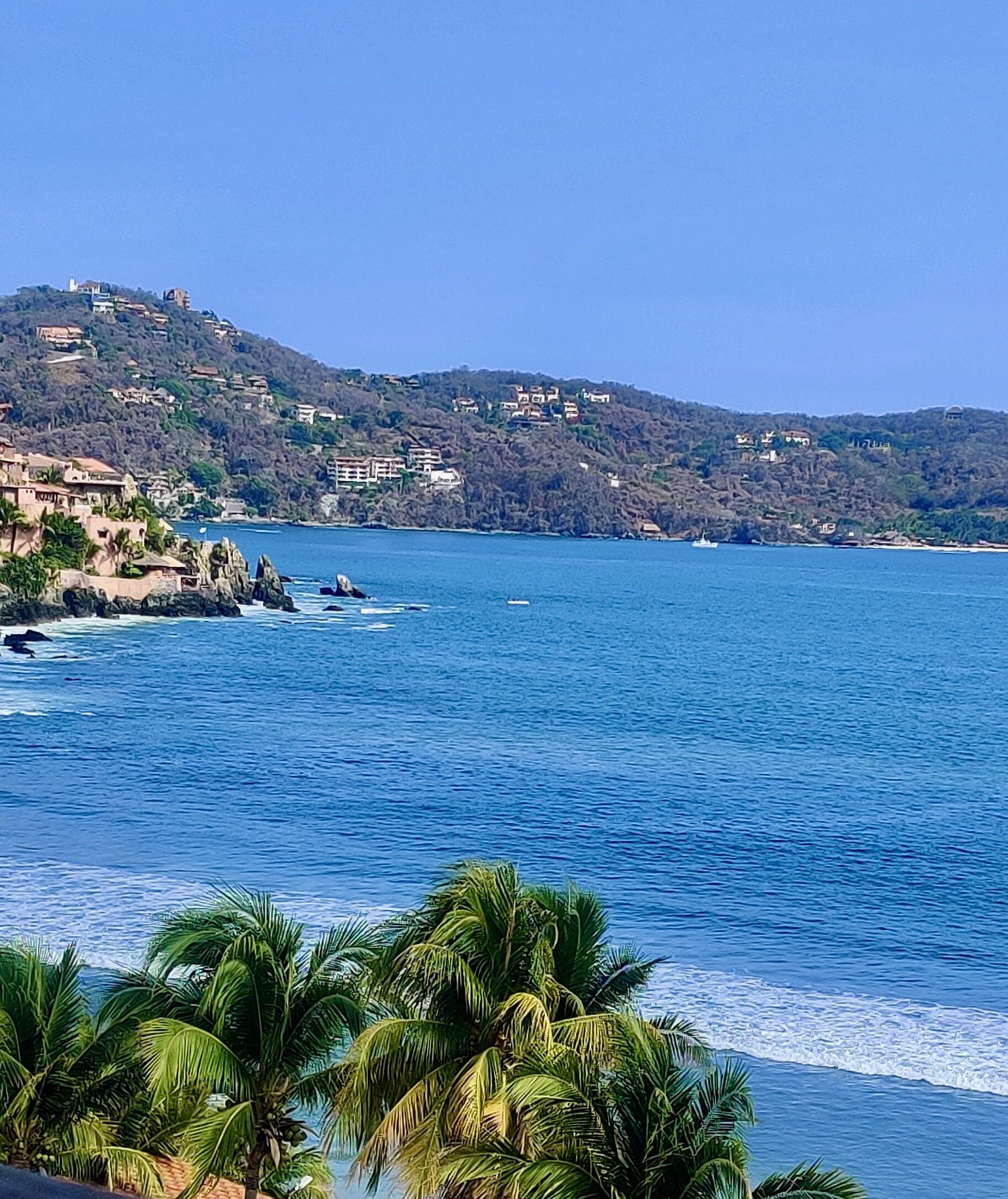 Playa en los alrededores, camastros y toallas de playa 