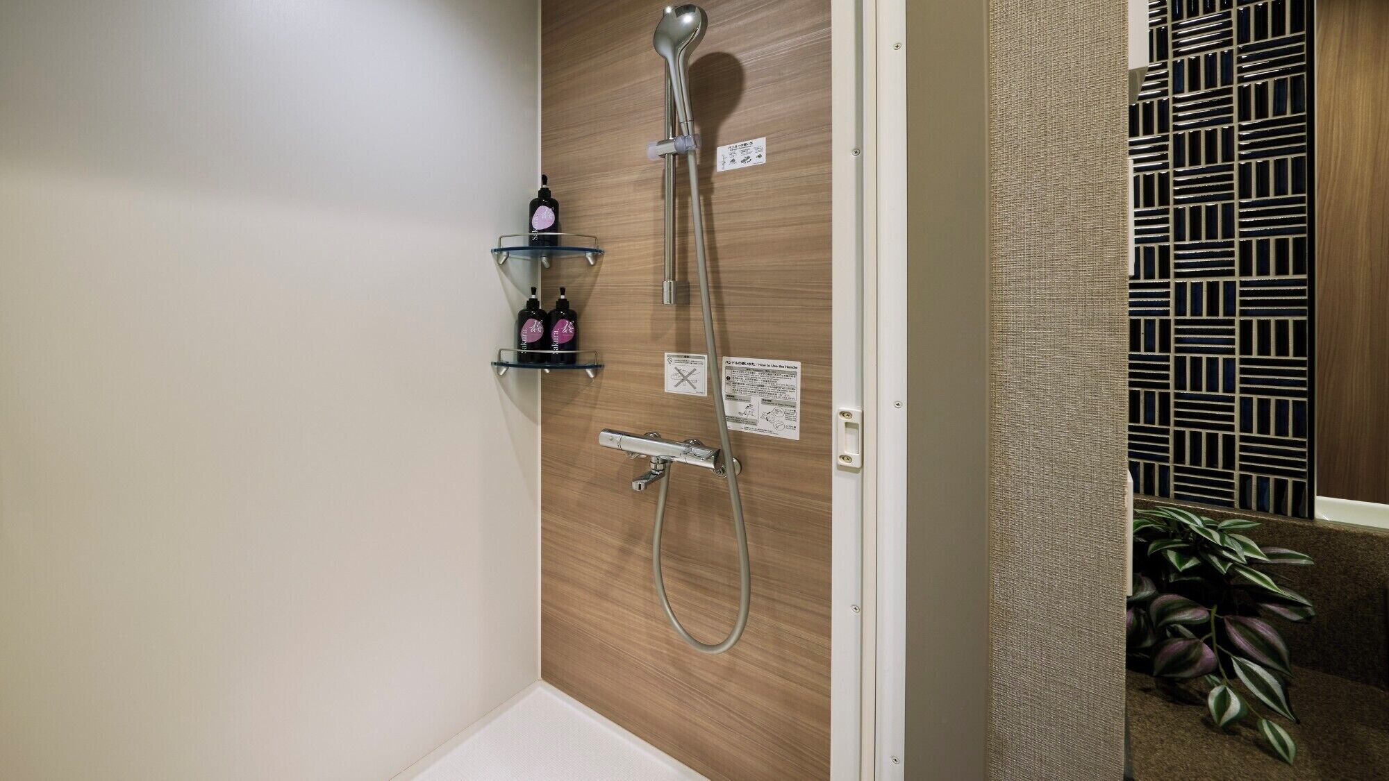 經濟開放式客房, 非吸煙房 (Basic, Only Shower) | 浴室 | 免費梳洗用品、風筒、拖鞋、坐浴桶