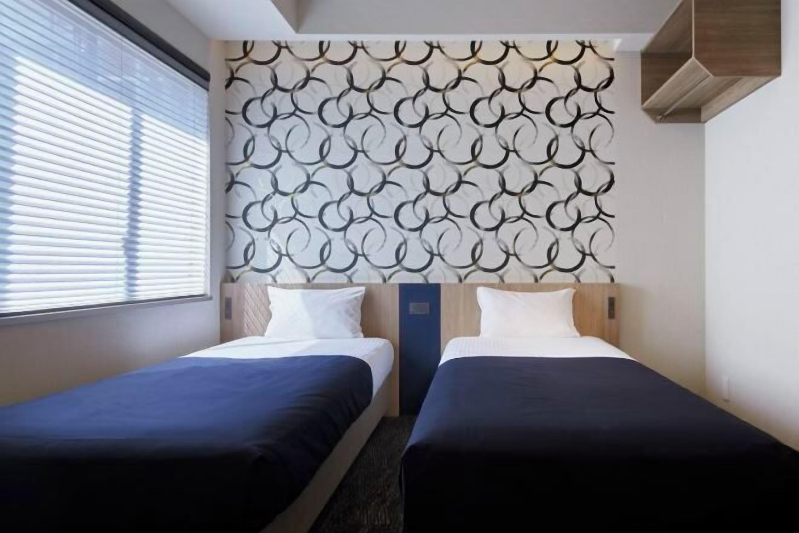 羽绒被、客房内保险箱、遮光窗帘、熨斗/熨衣板