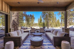 Terrace/patio - Bound to Impress. Private Hot Tub, Golf Access & Exclusive Club Amenities! (Truckee)