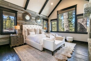 4 bedrooms, iron/ironing board, WiFi, bed sheets - Bound to Impress. Private Hot Tub, Golf Access & Exclusive Club Amenities! (Truckee)