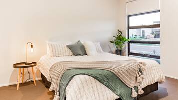 3 bedrooms, desk, iron/ironing board, free WiFi