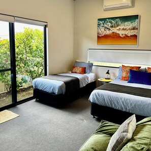 3 bedrooms, desk, iron/ironing board, free WiFi - "Diamante" a stunning 3 bedroom 2 bathroom home in the heart of Dunsborough! (Dunsborough)