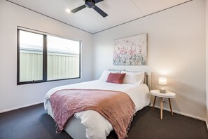3 chambres, bureau, fer et planche à repasser, Wi-Fi gratuit