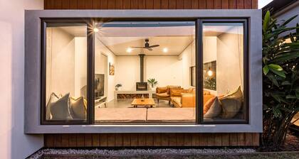 "Diamante" a stunning 3 bedroom 2 bathroom home in the heart of Dunsborough!