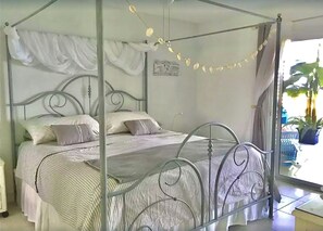 2 Schlafzimmer, Schreibtisch, Bügeleisen/Bügelbrett, Reisekinderbett