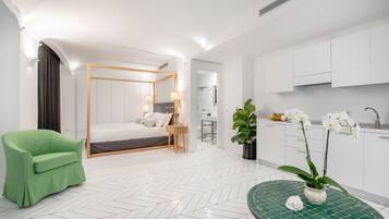 8 camere, lenzuola Frette, una scrivania, ferro/asse da stiro