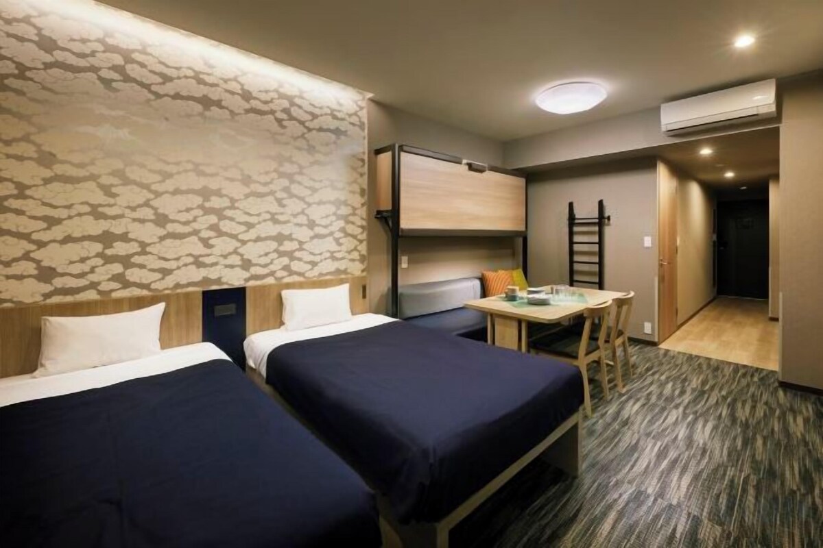 Standard 4-Bed Room